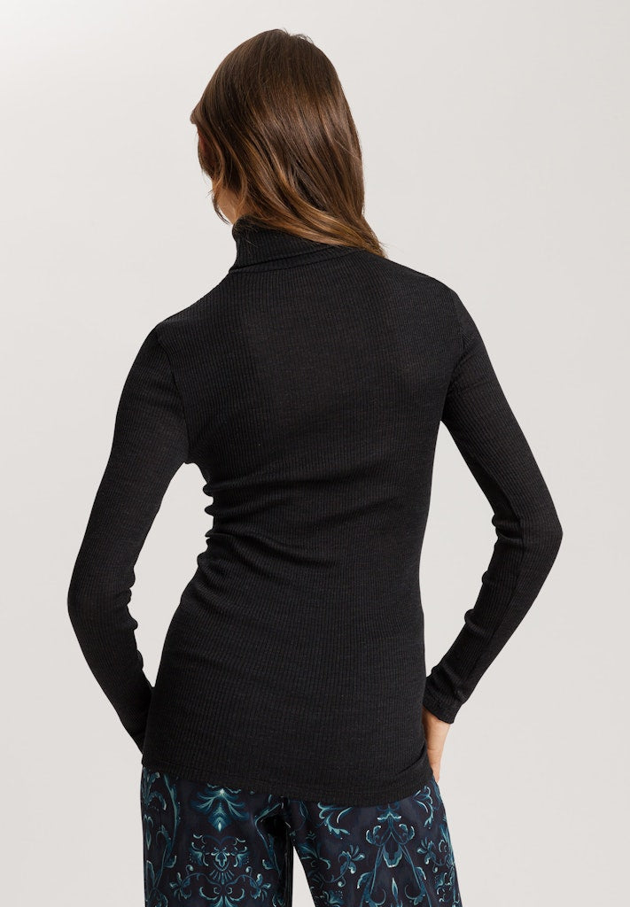 Maria - Long-Sleeved Turtleneck Top