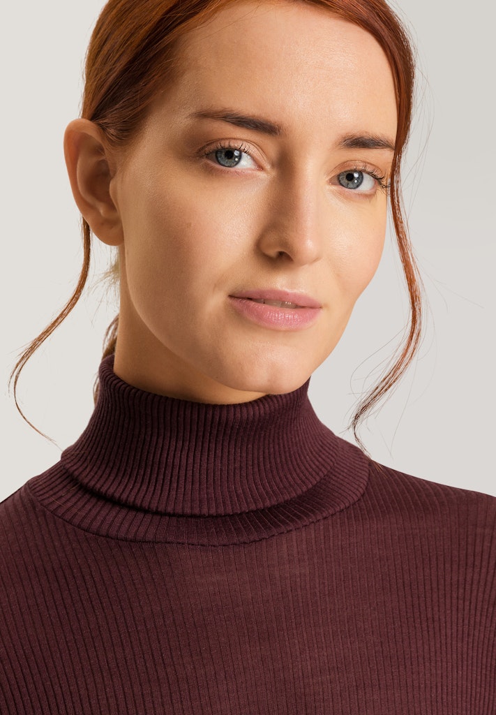 Maria - Long-Sleeved Turtleneck Top