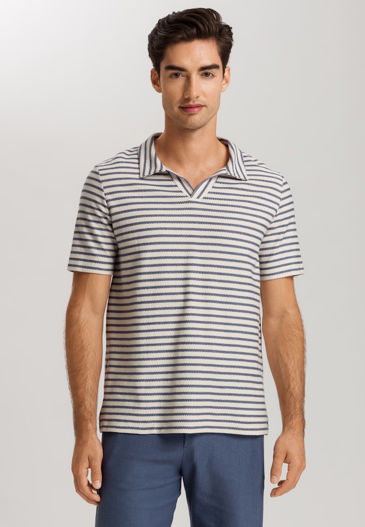 Loungy Summer - Short Sleeved V-Neck Shirt